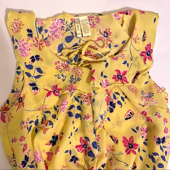 Butter Yellow Floral Sleeveless Blouse - Picture 4 of 4